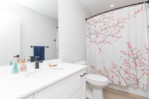 #301-2465 Gateway Rd, Langford, BC - Indoor Photo Showing Bathroom
