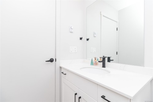 #301-2465 Gateway Rd, Langford, BC - Indoor Photo Showing Bathroom