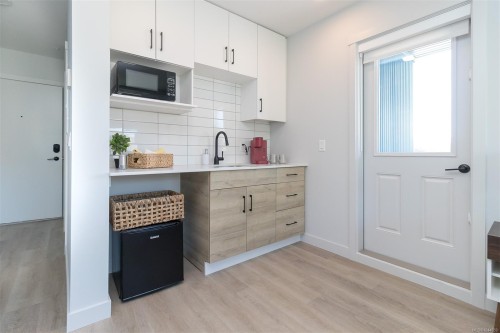 #301-2465 Gateway Rd, Langford, BC - Indoor Photo Showing Kitchen