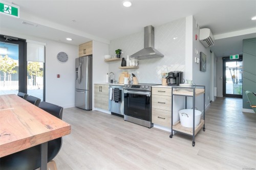 #301-2465 Gateway Rd, Langford, BC - Indoor Photo Showing Kitchen