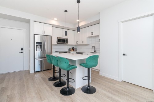 #301-2465 Gateway Rd, Langford, BC - Indoor Photo Showing Kitchen With Upgraded Kitchen