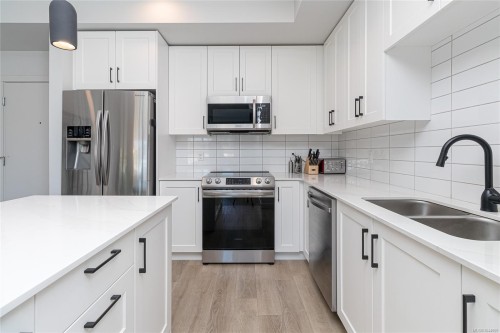 #301-2465 Gateway Rd, Langford, BC - Indoor Photo Showing Kitchen With Double Sink With Upgraded Kitchen