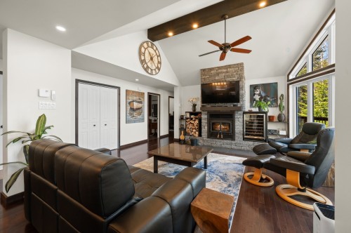 Salon - 55 Ch. Bélair, Val-Des-Lacs, QC - Indoor Photo Showing Living Room With Fireplace