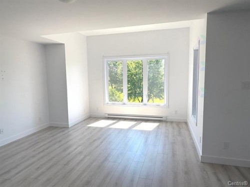 Salon - 4-313 Av. Nault, Rouyn-Noranda, QC - Indoor Photo Showing Other Room