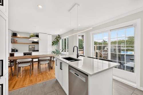 Cuisine - 38 Rue Toupin, Saint-Constant, QC - Indoor Photo Showing Kitchen With Double Sink With Upgraded Kitchen