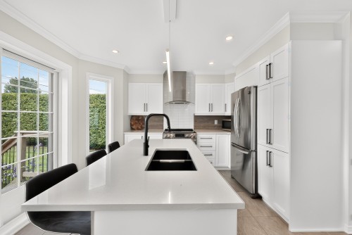 Cuisine - 38 Rue Toupin, Saint-Constant, QC - Indoor Photo Showing Kitchen With Double Sink With Upgraded Kitchen