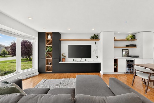 Salon - 38 Rue Toupin, Saint-Constant, QC - Indoor Photo Showing Living Room