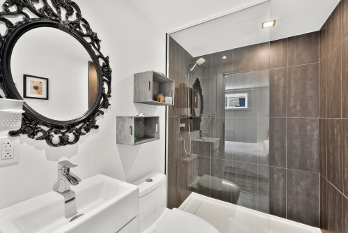 Salle de bains - 38 Rue Toupin, Saint-Constant, QC - Indoor Photo Showing Bathroom