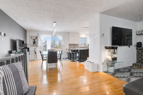 Vue d'ensemble - 38 Rue Carmen, Granby, QC - Indoor Photo Showing Living Room