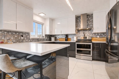 Cuisine - 38 Rue Carmen, Granby, QC - Indoor Photo Showing Kitchen With Upgraded Kitchen