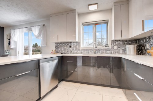 Cuisine - 38 Rue Carmen, Granby, QC - Indoor Photo Showing Kitchen With Upgraded Kitchen