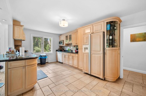 2234 Gordon Drive, Mississauga, ON - Indoor Photo Showing Kitchen With Double Sink