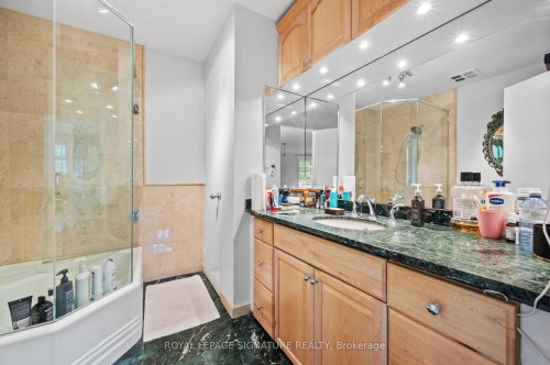 2234 Gordon Drive, Mississauga, ON - Indoor Photo Showing Bathroom