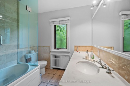 2234 Gordon Drive, Mississauga, ON - Indoor Photo Showing Bathroom
