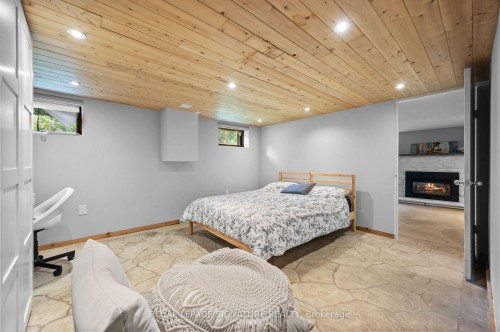 2234 Gordon Drive, Mississauga, ON - Indoor Photo Showing Bedroom