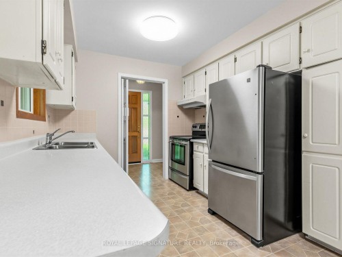 162 Bathgate Drive, Toronto, ON - Indoor Photo Showing Kitchen With Double Sink
