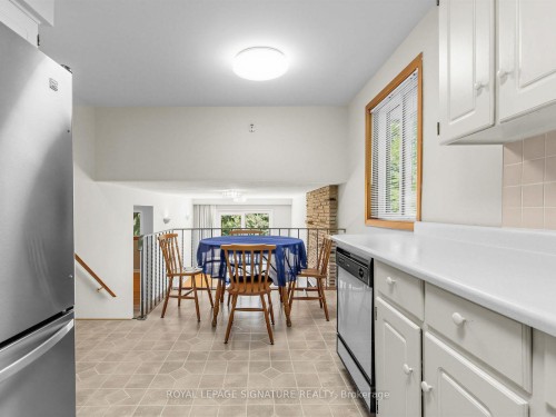 162 Bathgate Drive, Toronto, ON - Indoor Photo Showing Kitchen