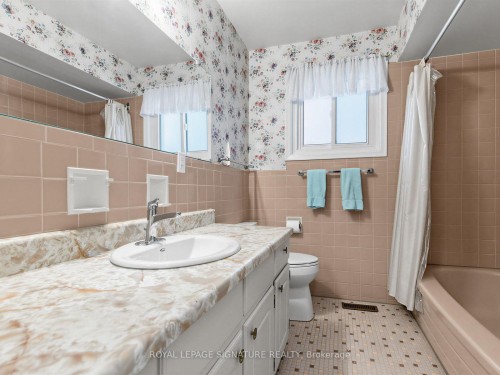 162 Bathgate Drive, Toronto, ON - Indoor Photo Showing Bathroom