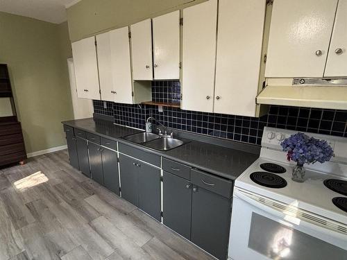 9 Ruttan St., Thunder Bay, ON - Indoor Photo Showing Kitchen With Double Sink
