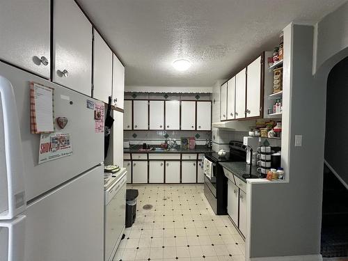 219 Mcculloch St, Thunder Bay, ON - Indoor Photo Showing Kitchen