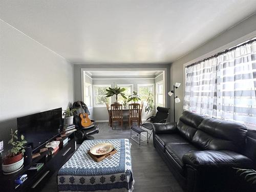 219 Mcculloch St, Thunder Bay, ON - Indoor Photo Showing Living Room