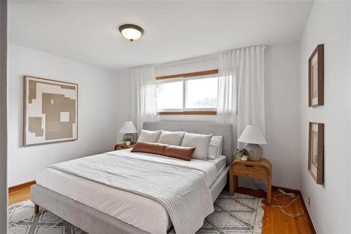 102 Ashbury Bay, Winnipeg, MB - Indoor Photo Showing Bedroom