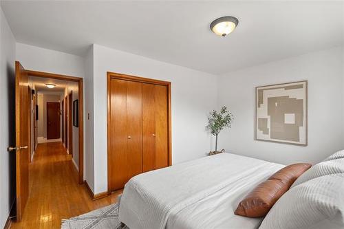 102 Ashbury Bay, Winnipeg, MB - Indoor Photo Showing Bedroom