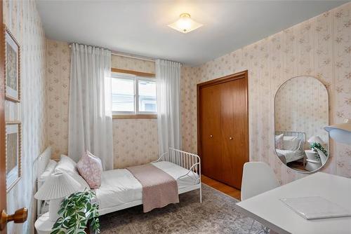 102 Ashbury Bay, Winnipeg, MB - Indoor Photo Showing Bedroom