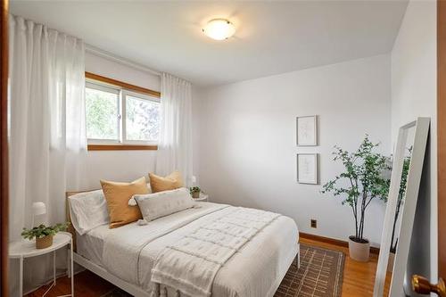 102 Ashbury Bay, Winnipeg, MB - Indoor Photo Showing Bedroom