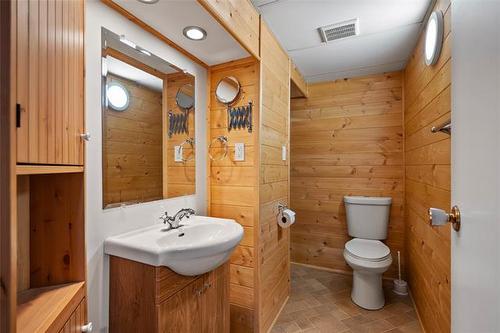 102 Ashbury Bay, Winnipeg, MB - Indoor Photo Showing Bathroom