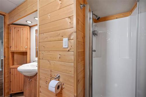 102 Ashbury Bay, Winnipeg, MB - Indoor Photo Showing Bathroom