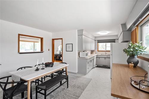 102 Ashbury Bay, Winnipeg, MB - Indoor Photo Showing Dining Room