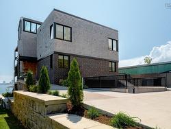 2 34 Hazelhurst Street  Dartmouth, NS B2Y 3N2