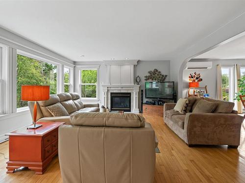 17 Oakley Avenue, Halifax, NS - Indoor Photo Showing Living Room With Fireplace
