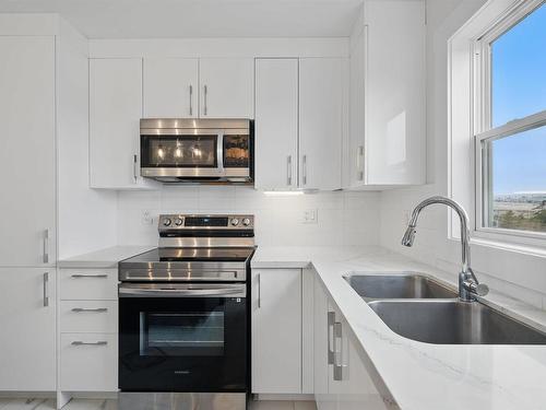 33 Flatrock Crescent, Beechville, NS - Indoor Photo Showing Kitchen With Double Sink With Upgraded Kitchen