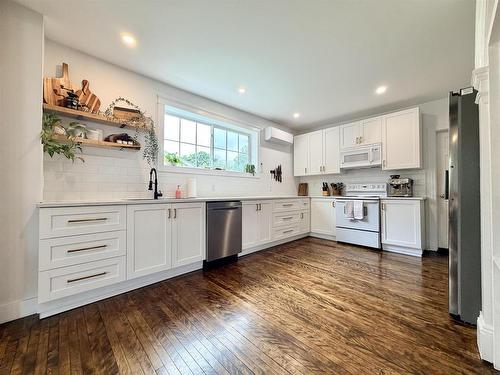 211 Winter Street, Summerside, PE - Indoor Photo Showing Kitchen