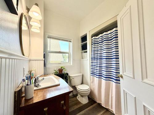 211 Winter Street, Summerside, PE - Indoor Photo Showing Bathroom