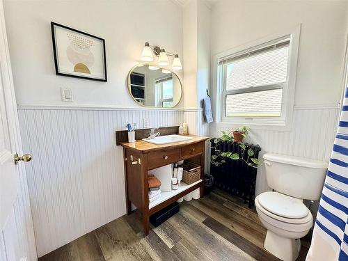 211 Winter Street, Summerside, PE - Indoor Photo Showing Bathroom