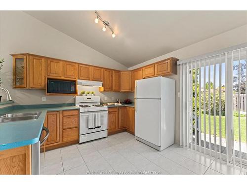 1286 Rendezvous, Windsor, ON - Indoor Photo Showing Kitchen
