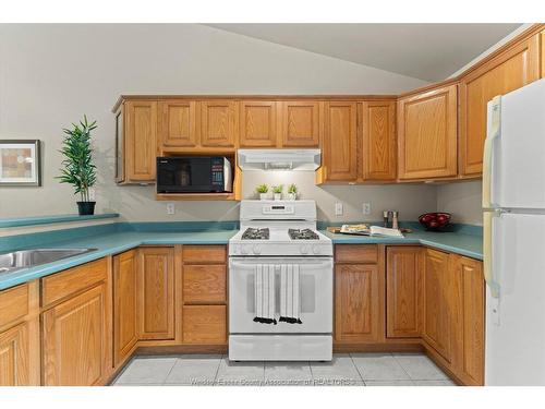 1286 Rendezvous, Windsor, ON - Indoor Photo Showing Kitchen