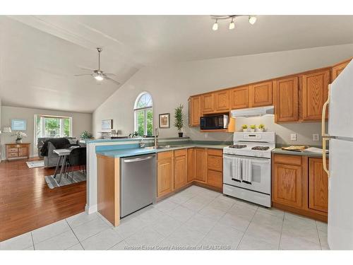 1286 Rendezvous, Windsor, ON - Indoor Photo Showing Kitchen With Double Sink