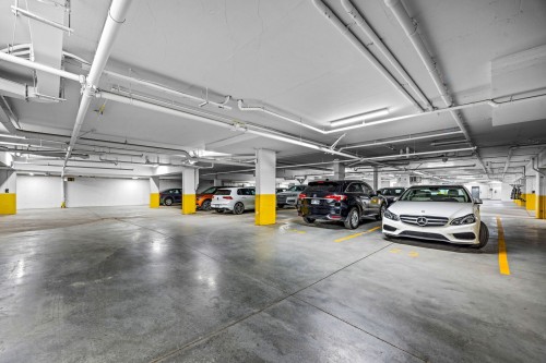 Garage - 401-75 Rue Richelieu, Saint-Jean-Sur-Richelieu, QC - Indoor Photo Showing Garage