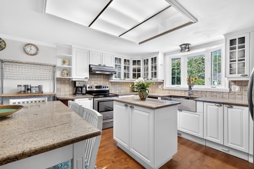 Kitchen - 417 Boul. Beaconsfield, Beaconsfield, QC - Indoor Photo Showing Kitchen With Upgraded Kitchen