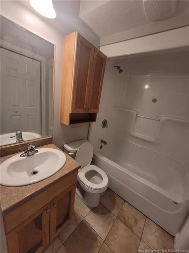 71-73 Mill Rd, Moncton, NB - Indoor Photo Showing Bathroom