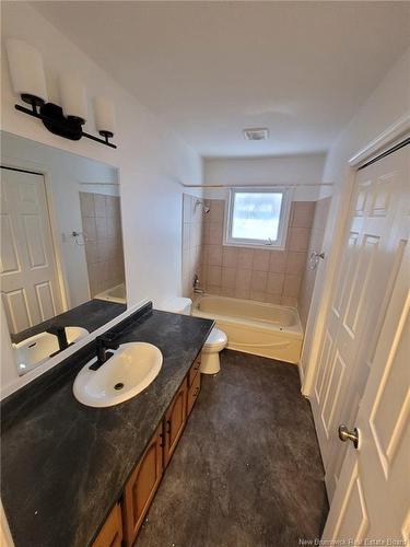 71-73 Mill Rd, Moncton, NB - Indoor Photo Showing Bathroom