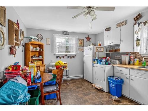 366-368 Beaconsfield Cres, Saint John, NB - Indoor Photo Showing Kitchen