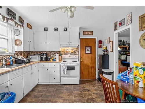 366-368 Beaconsfield Cres, Saint John, NB - Indoor Photo Showing Kitchen With Double Sink