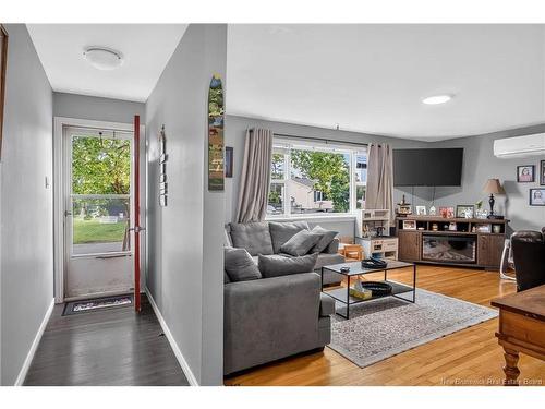 366-368 Beaconsfield Cres, Saint John, NB - Indoor Photo Showing Living Room