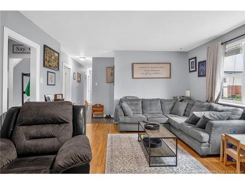 366-368 Beaconsfield Cres, Saint John, NB - Indoor Photo Showing Living Room