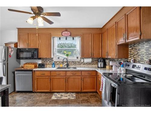 366-368 Beaconsfield Cres, Saint John, NB - Indoor Photo Showing Kitchen